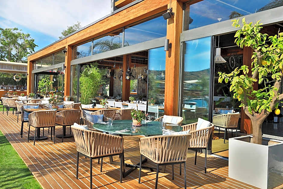 Mare Deluxe Residences  & Villas