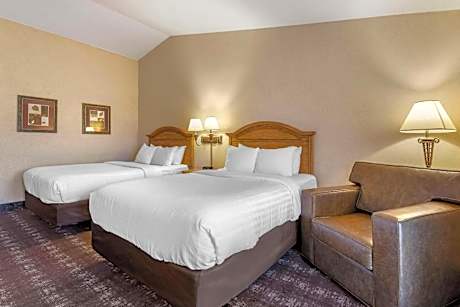 Queen Room with Two Queen Beds - Mobility Accessible w/ Tub - Non Smoking