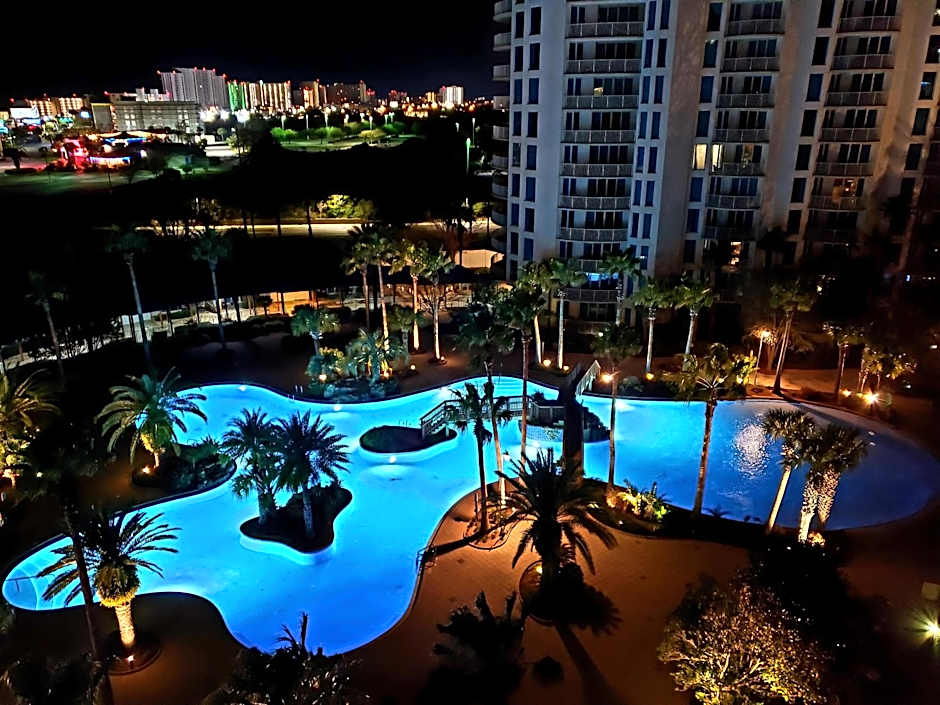 1815 A Slice of Heaven Destin - Pool & Ocean View