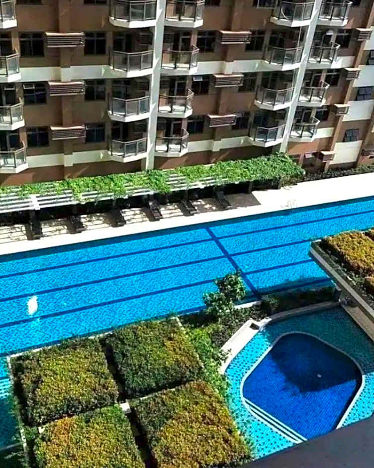 Bayfront Suite in Pasay, Manila Near NAIA Terminal, PICC, Star City, MOA and US Embassy - Pet-Friendly, Free Pool, Wi-Fi & Netflix