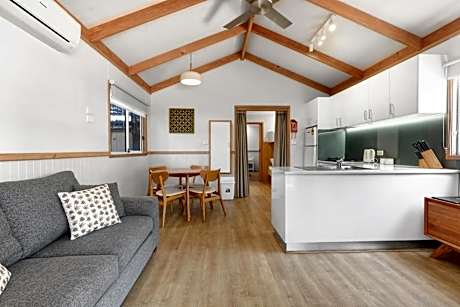 Cottage with Garden View - Second Row