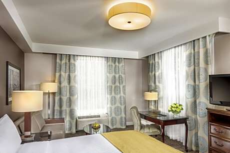 Deluxe Corner King Room