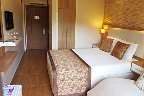 Superior Double Room with Side Sea View