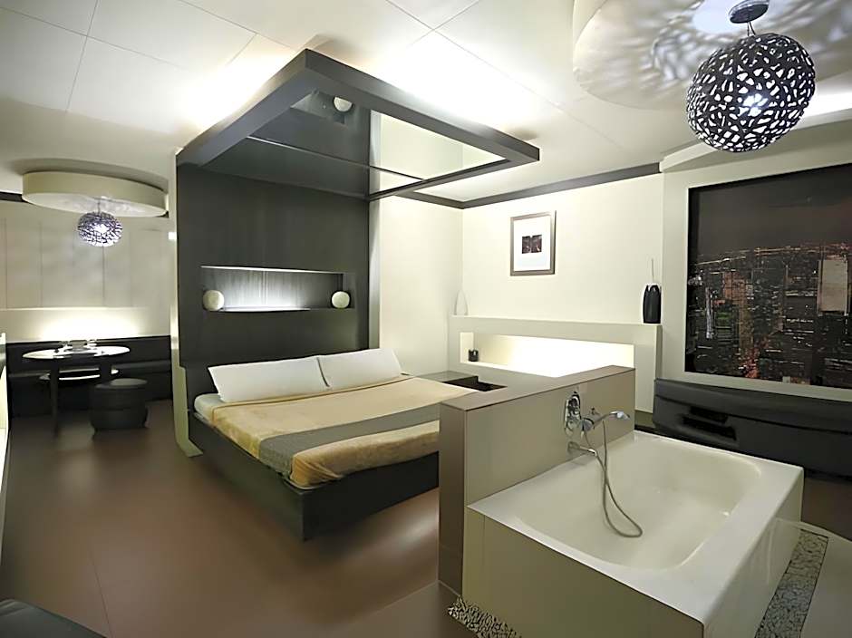 Victoria Court Suites - Pasig