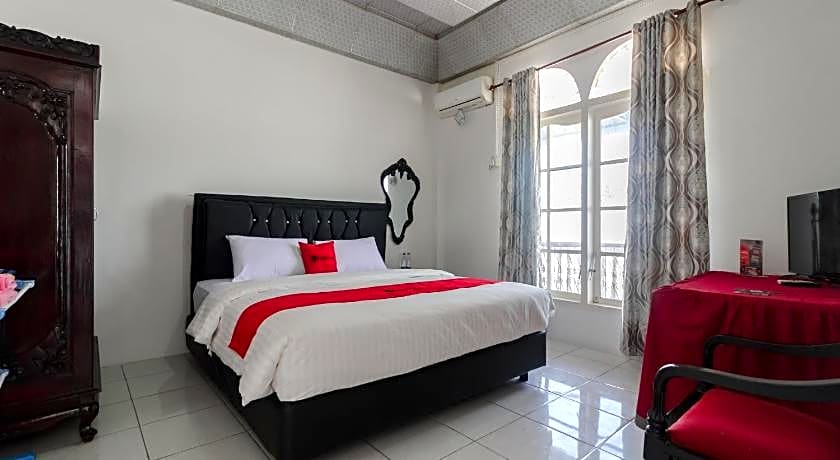 RedDoorz Syariah near Universitas Negeri Padang