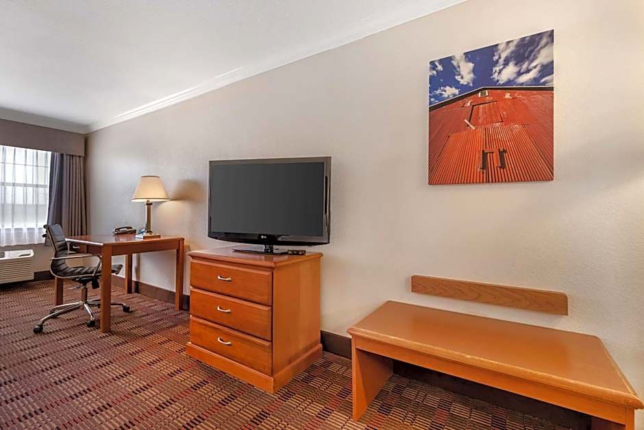 Best Western Clubhouse Inn & Suites