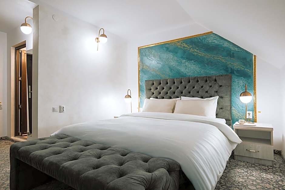 Suru Hotel & Restaurant