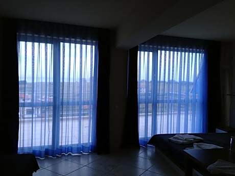 Family Room (2 Adults + 2 Children) with Sea View