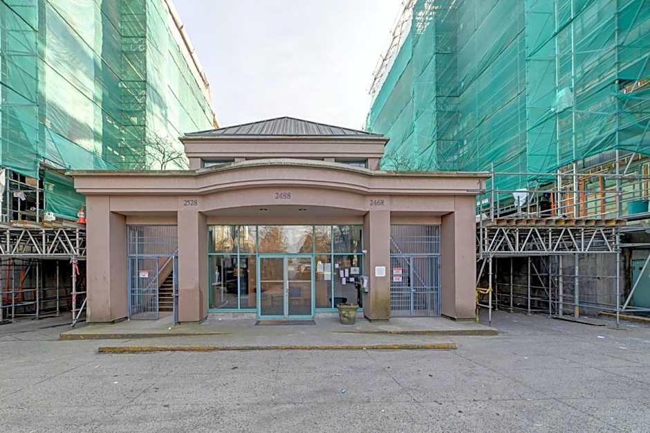 Art Deco Broadway Queen Room