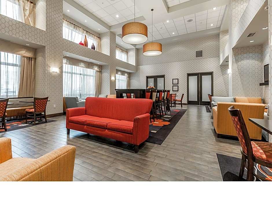 Hampton Inn By Hilton & Suites Lethbridge Ab Cn