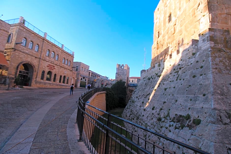 Private Hostel - Best location