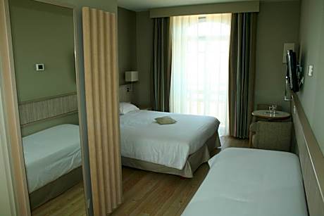 Double or Twin Room with Sea View