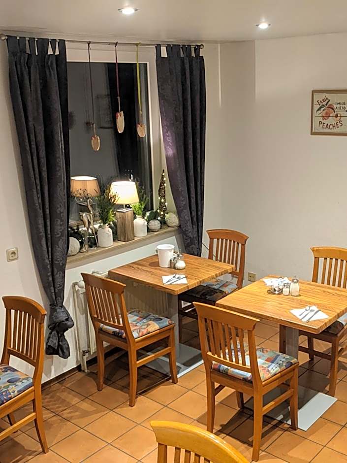 Rheinauer Hof - bed & breakfast