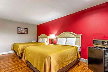 Queen Room with Two Queen Beds - Smoking