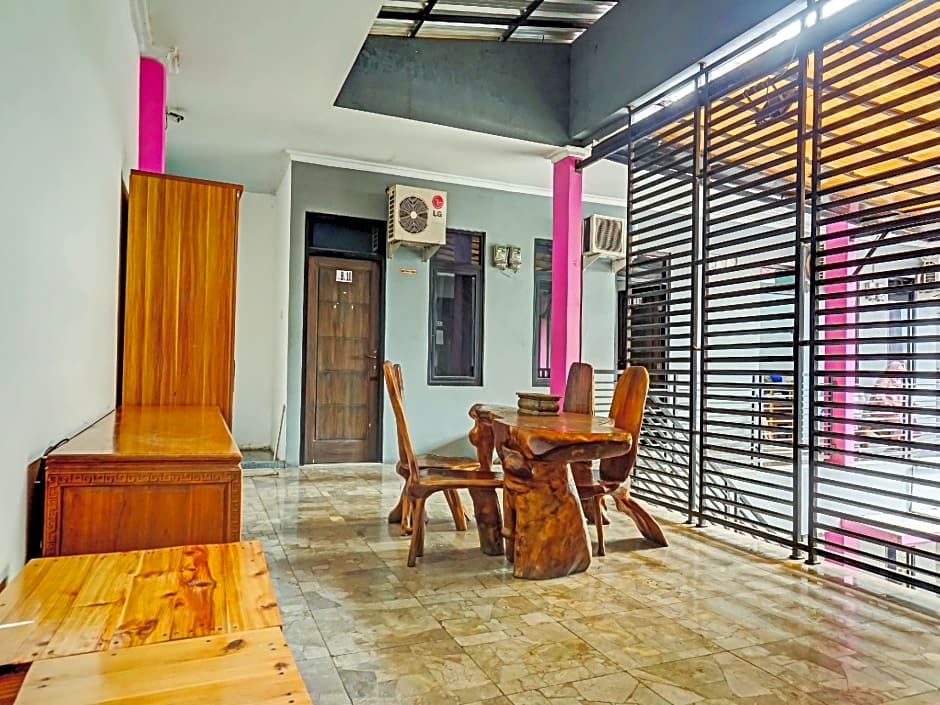 OYO 90187 Puri Allisa Syariah