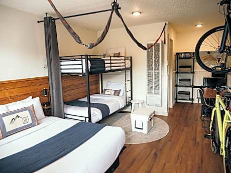 1 Queen Mountain View Superior Non-Smoking