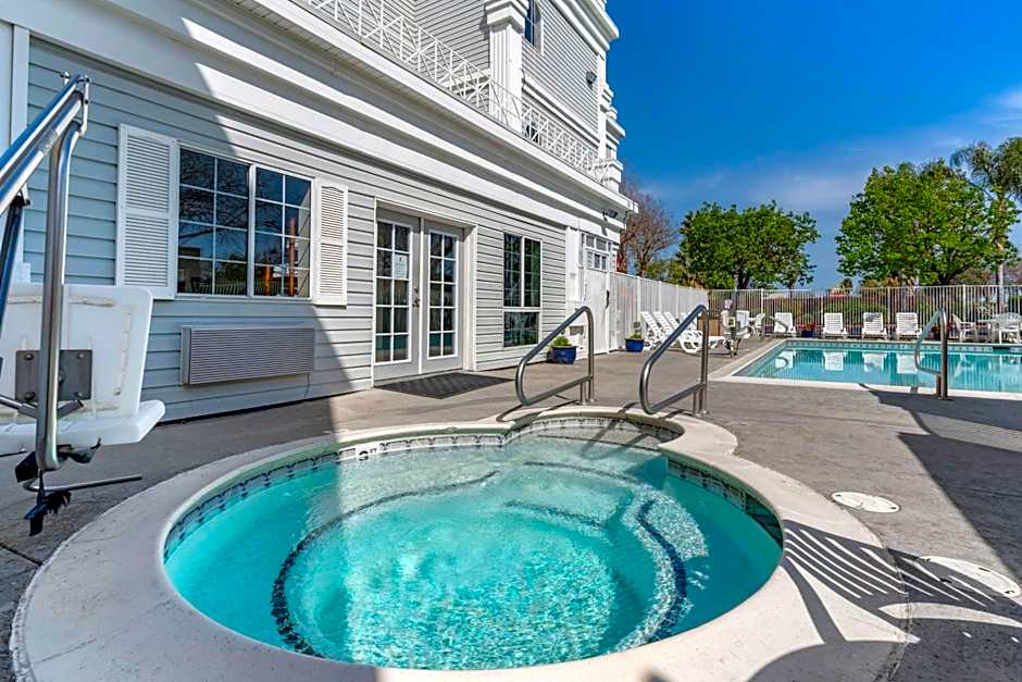 Best Western Luxury Inn