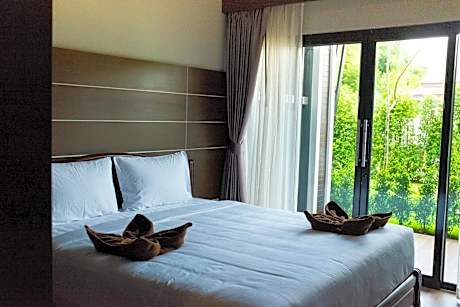 three-bedroom with Garden View