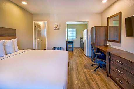 Deluxe Quadruple Room - Non-Smoking