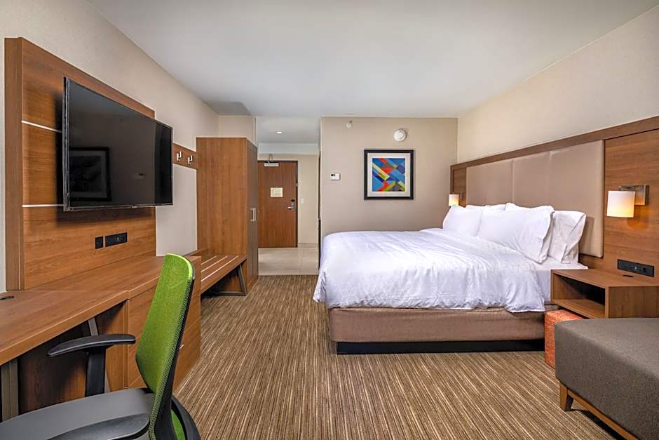 Holiday Inn Express and Suites Chatsworth By IHG