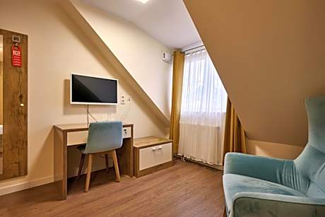 Standard Queen Room
