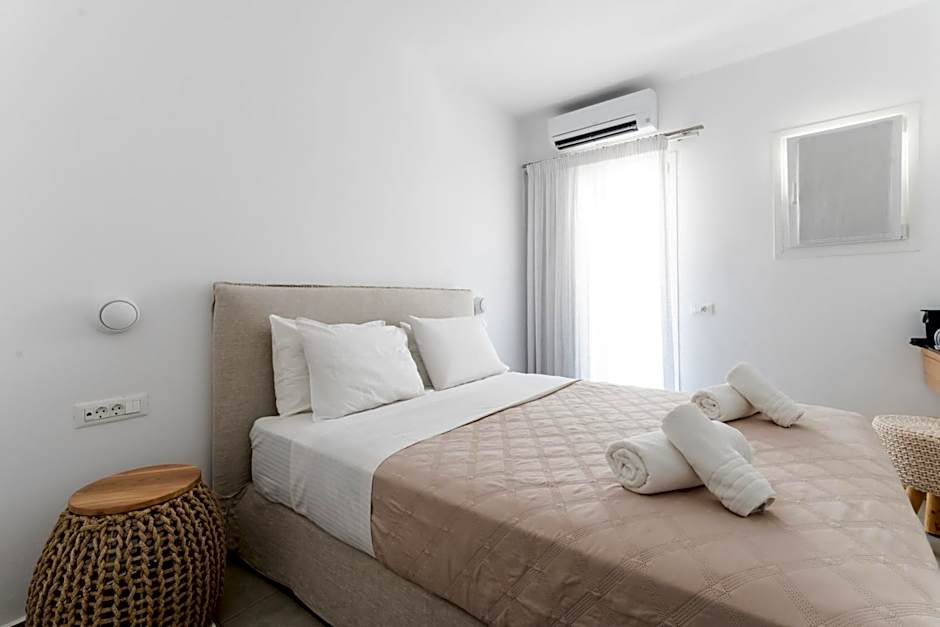 Super Paradise Hotel