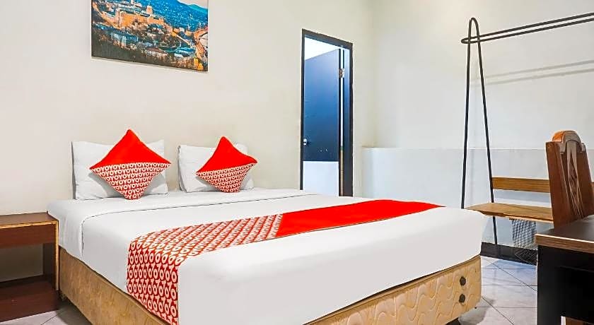 Hotel O Makassar near Mall Panakukkang formerly Sayang Home Stay