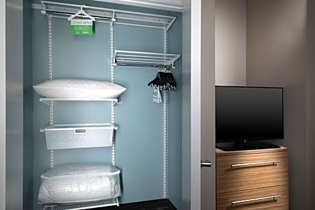 King Studio with Sofa Bed and Roll-in Shower - Mobility and Hearing Accessible