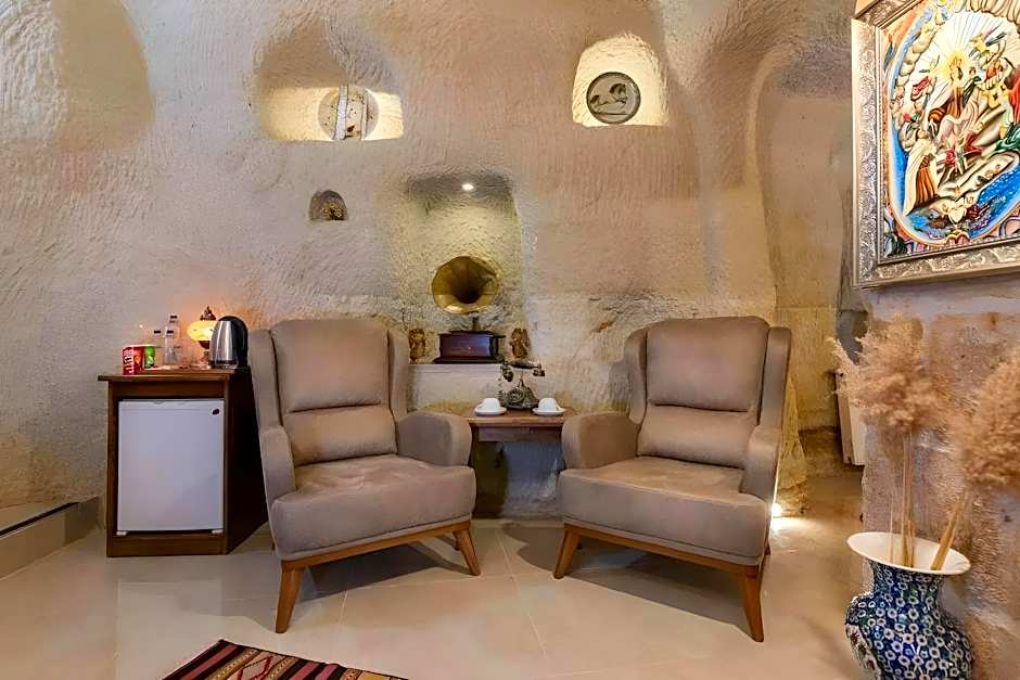 Sarnich Cave Suites
