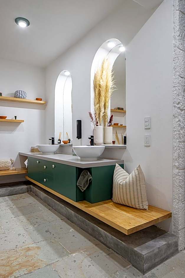 Sleeps 9, Outdoor Space, PingPong Table, in Villa