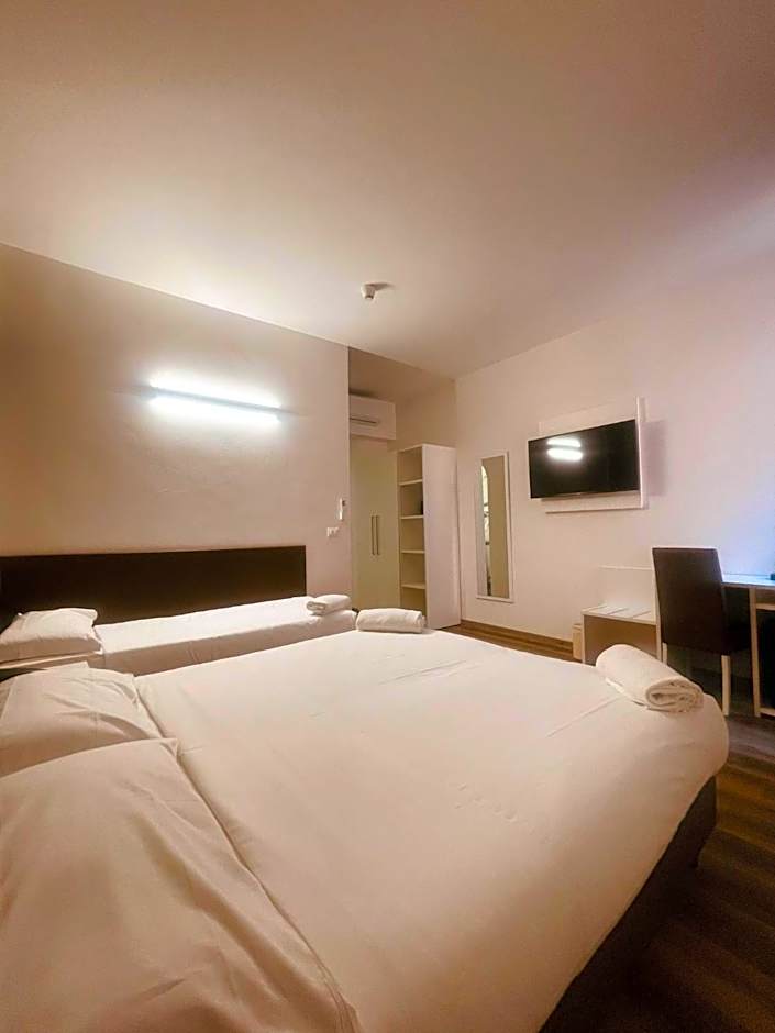 Hotel Holiday
