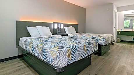 Deluxe Queen Room with Two Queen Beds - Non-Smoking