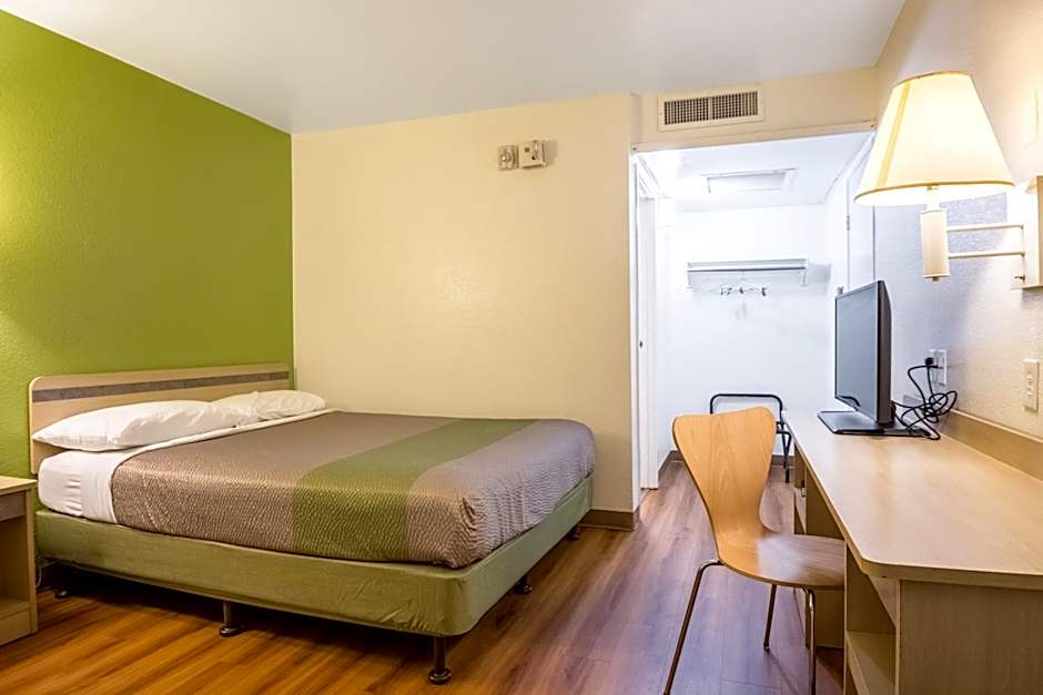 Motel 6-Pueblo, CO - I-25