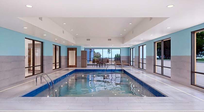 Holiday Inn Express & Suites Joplin Southeast