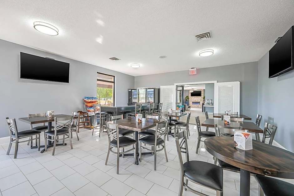 Econo Lodge Columbus near Airport