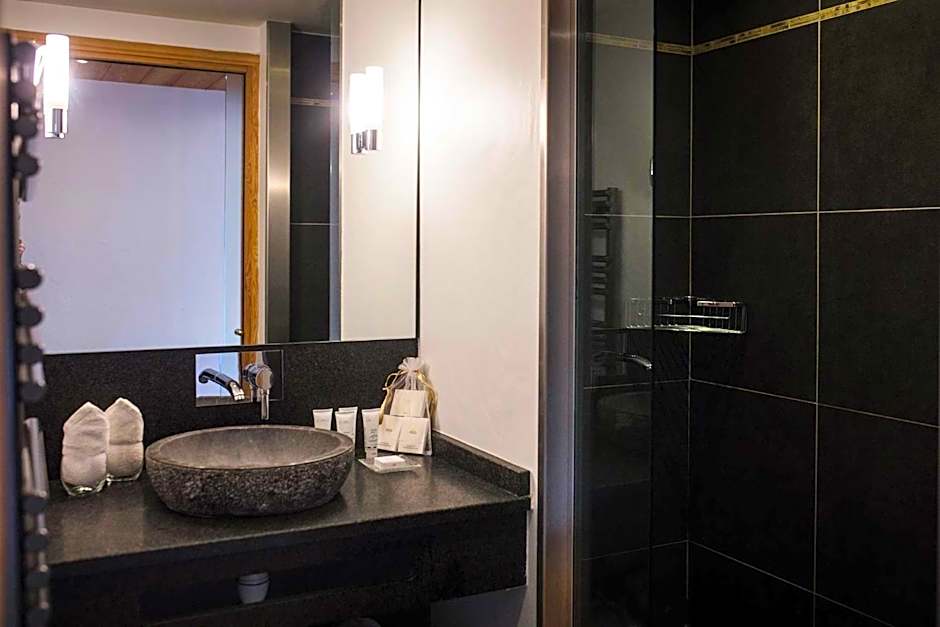 Au Coeur Du Village Hotel