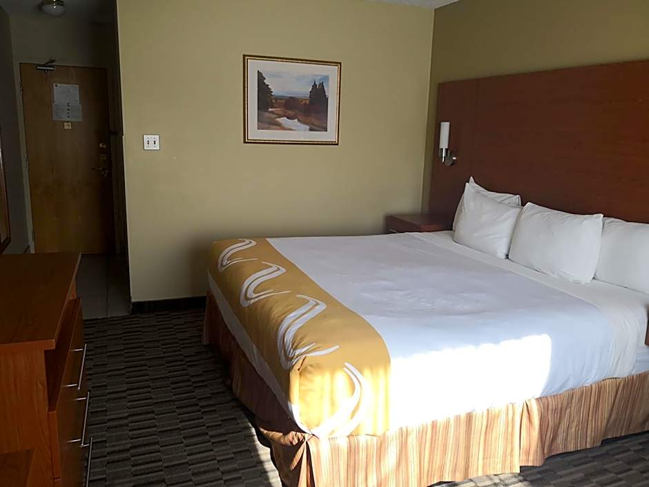 Quality Inn & Suites Hawkesbury