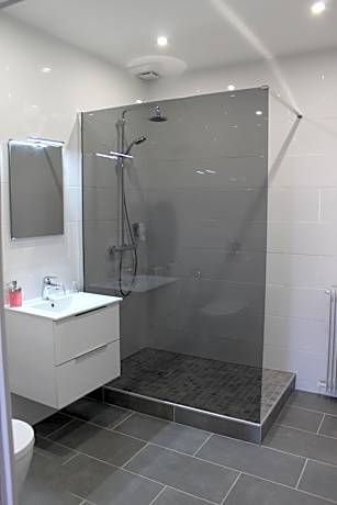 Quadruple Room with Private Bathroom