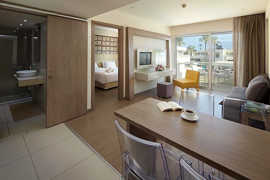 Melpo Antia Hotel & Suites