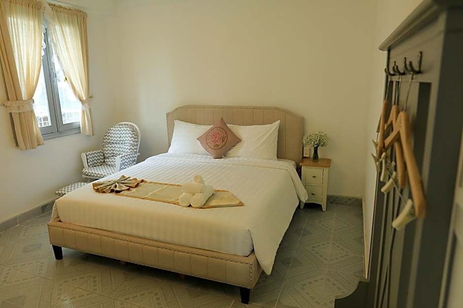 LA VIE EN ROSE HOTEL 2