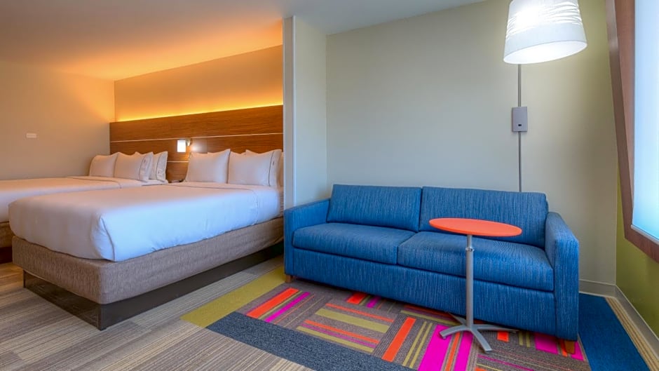 Holiday Inn Express & Suites Tulsa Midtown