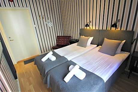 Standard Double Room with Shared Bathroom