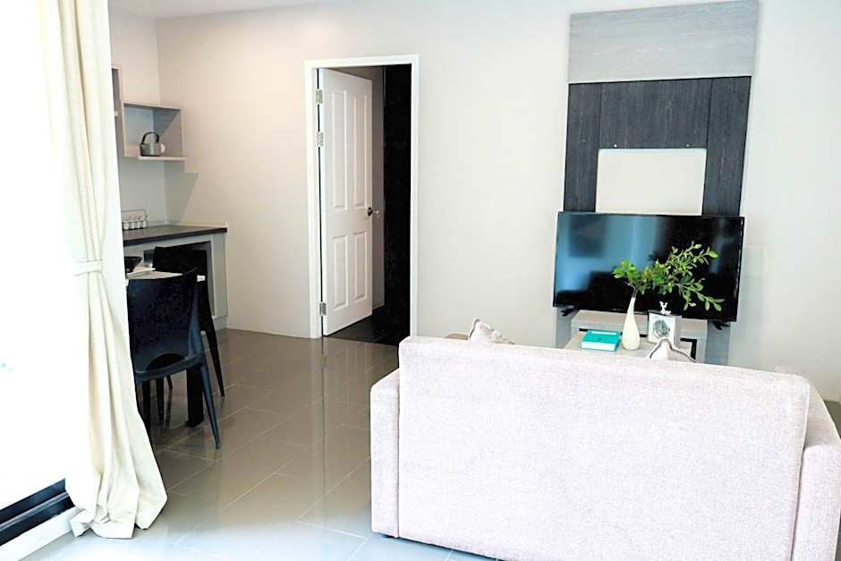 RQ Bangkok Sukhumvit 107 by Collection O
