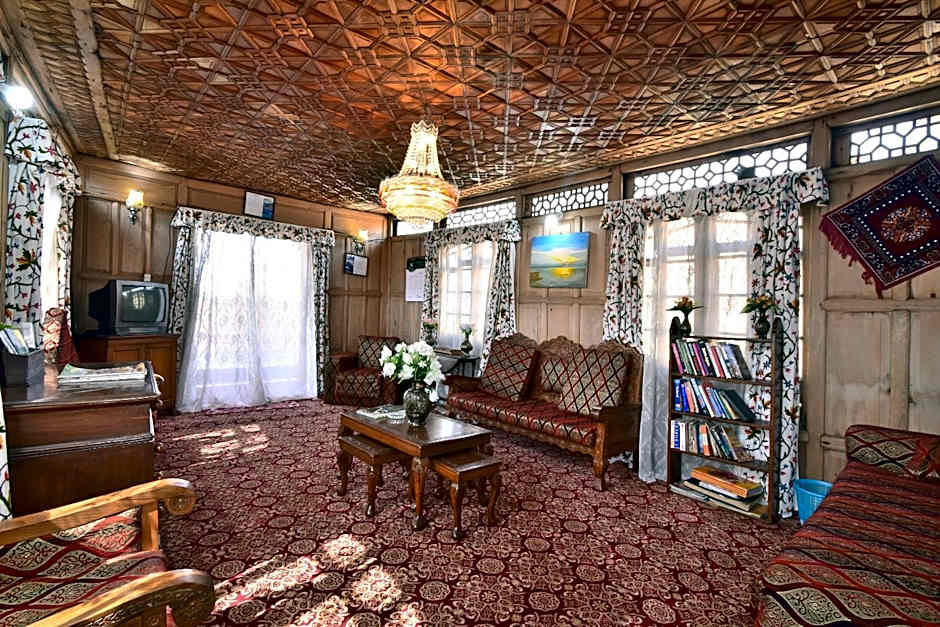 Golden Hopes Group of Houseboats