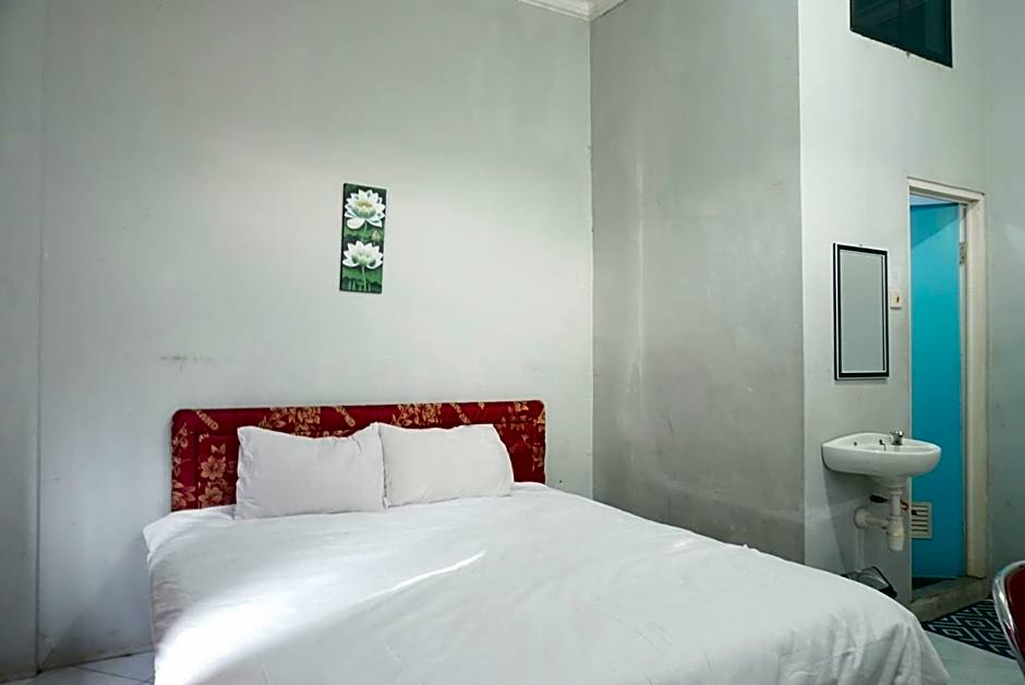 Hotel O Wisma Deli Syariah Near RSUD Nene Mallomo Sidenreng Rappang