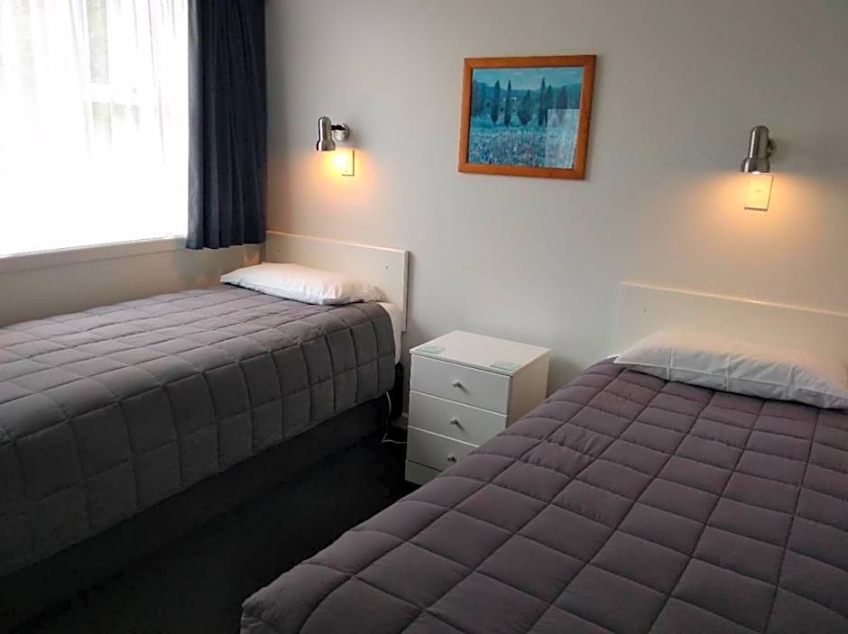 Queens Park Motels