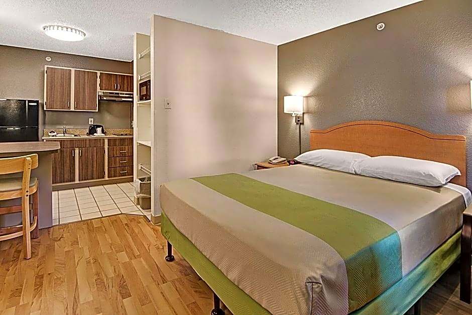 Studio 6-Arlington, TX - South - Dallas