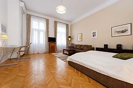 Studio (2 Adults)