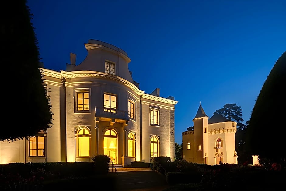 Le Chateau de Candes, sa Tour et ses Suites.