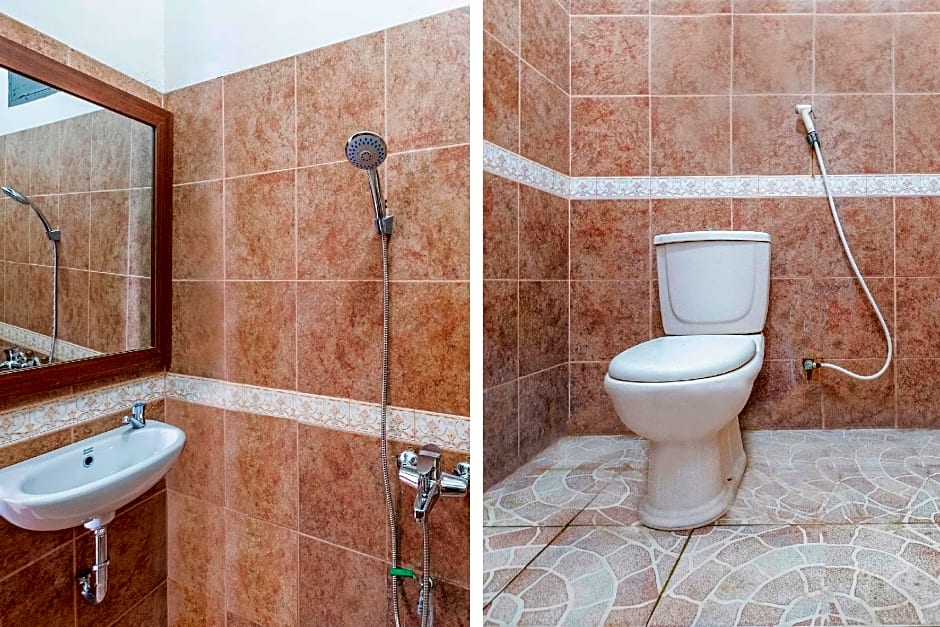 Super OYO 2704 Hotel Transit 2